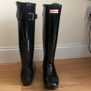 Size 8 Glossy Black Hunter  Rainboots & Backpack